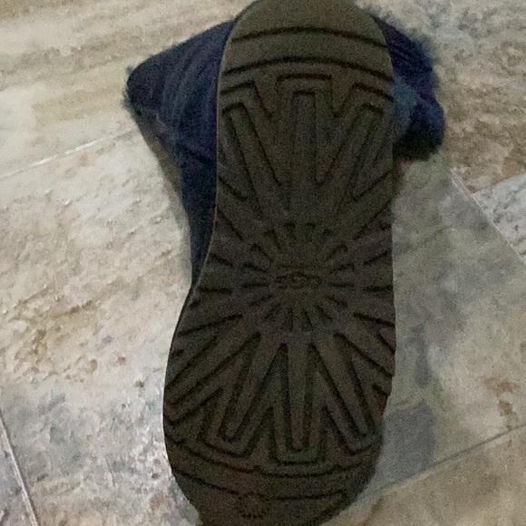 UGG Bailey Button Triplet Sheepskin Boots - Picture 5 of 5